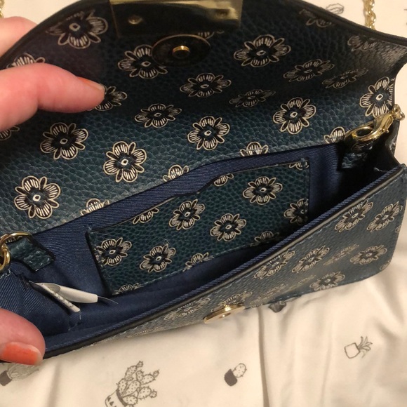 Green Floral Chain Crossbody/Wallet - Picture 4 of 6